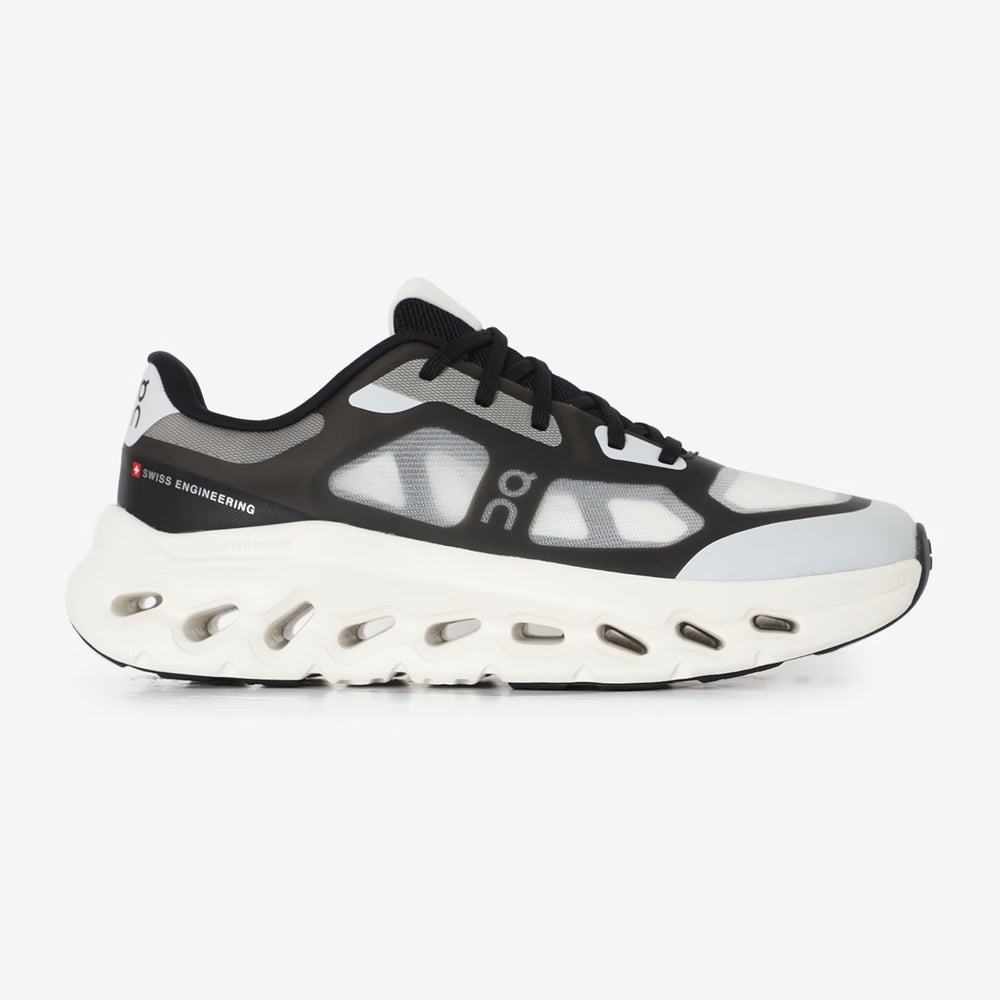 ON RUNNING Cloudtilt Remix— White/Black