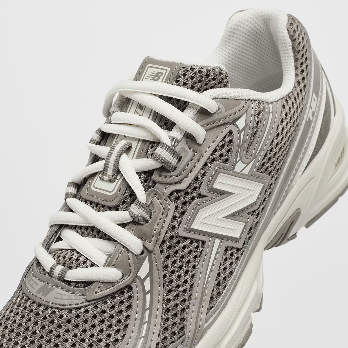 NB 740 (GS) - gris/brun